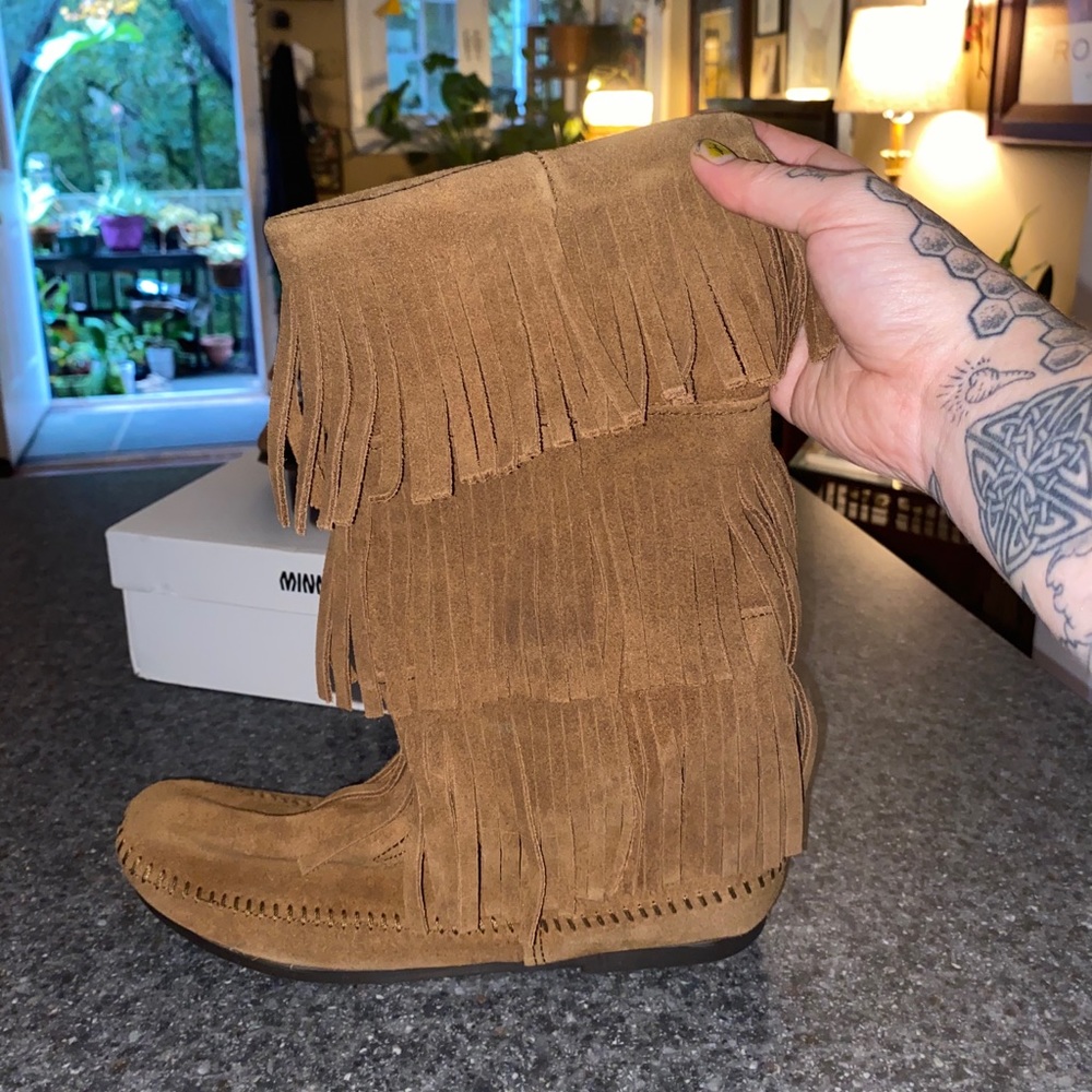 Minnetonka three-tier fringe boots (tan)